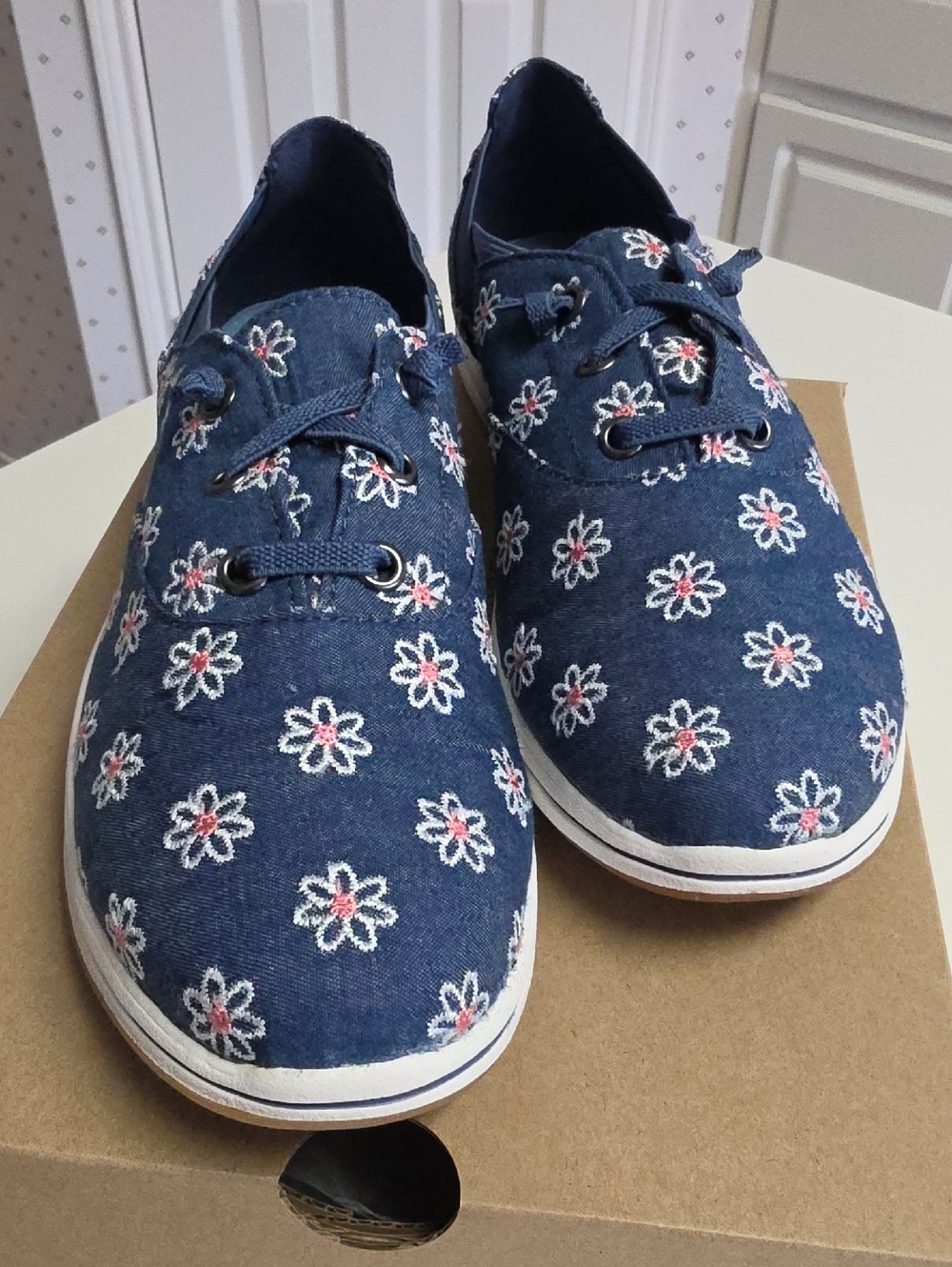 Brand New Womens Clark Cloudsteppers Denim Fabric With Flowers. Slip-ons. 8.5med